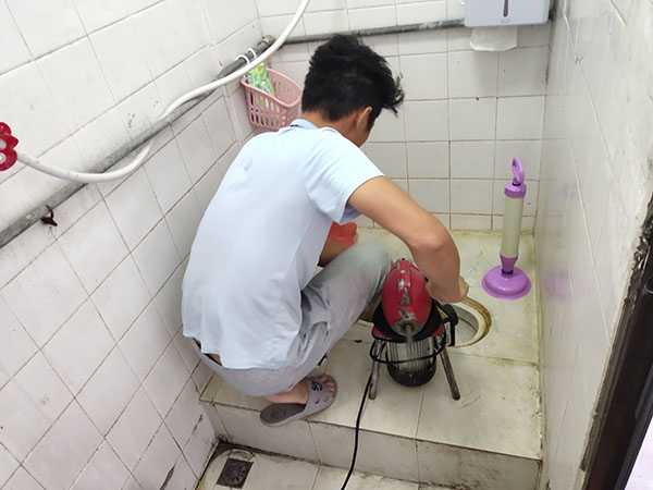 拱墅肥皂掉到马桶里把马桶堵住了怎么办？马桶堵住了怎么办